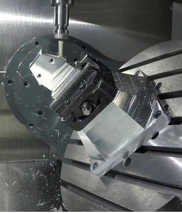 5-Axis UMC machining center live cut